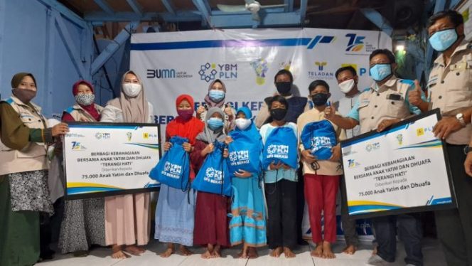 
 Peringati Hari Listrik Nasional ke-75, PLN UP3 Bekasi Santuni Ratusan Anak Jalanan
