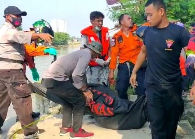 
 Tim SAR Gabungan Temukan Salah Satu Pemuda Tenggelam di Kalimalang