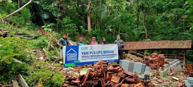 
 Dompet Amal Kemanusiaan Bekasimedia dan YBM PLN UP3 Bekasi Salurkan Bantuan untuk Ibu Idoh