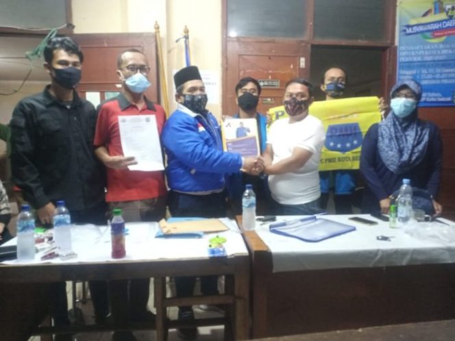 
 Agung Lesmana Sukma Serahkan Berkas Pendaftaran Calon Ketua KNPI Kota Bekasi