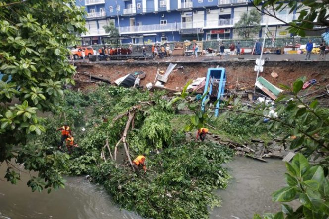 
 Akibat Longsor, Disparbud Relokasi 7 Tenant di Kawasan Wisata Kuliner