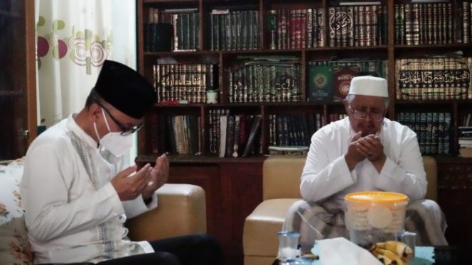 
 Ketua DPRD Kota Bekasi, Chairoman Joewono Putro Silaturahmi ke Kyai Sirodjudin
