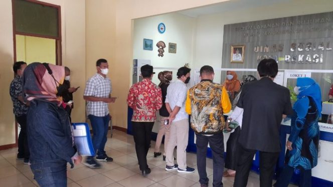
 Dapat Laporan Warga Soal BST Kemensos, Komisi 4 DPRD Datangi Dinsos Kota Bekasi