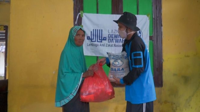 
 Laznas Dewan Da’wah Salurkan Paket Pangan dan Higienis untuk Warga Terdampak Banjir Bima