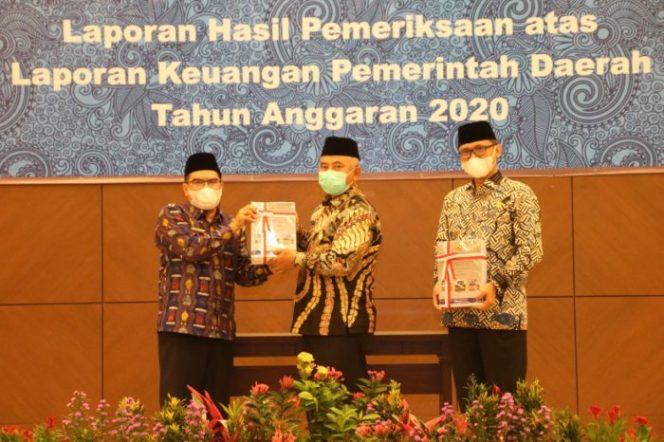 
 Tradisi Gundul Pegawai Pemkot Saat Raih Penghargaan Opini WTP Ke-6