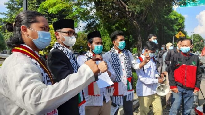 
 Temui Massa Aksi Bela Palestina, Ketua DPRD Apresiasi Semangat Patriotisme dan Empati Para Pemuda