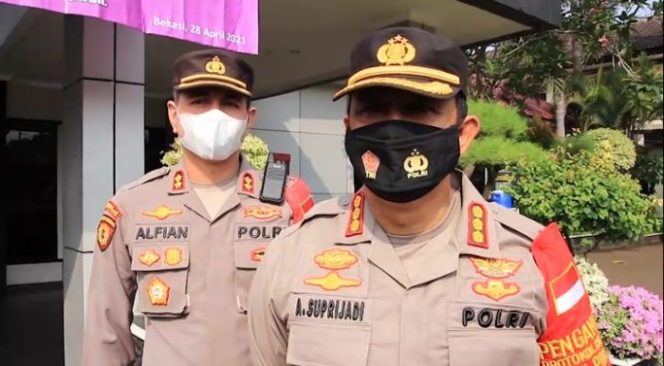 
 Polres Metro Bekasi Kota Lakukan Penyekatan Terkait Larangan Mudik 2021