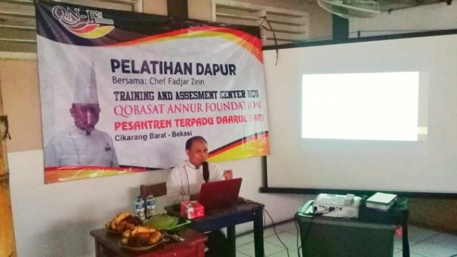 
 Chef Bintang Lima Asal Bekasi Ciptakan Dapur Pesantren Ala Hotel