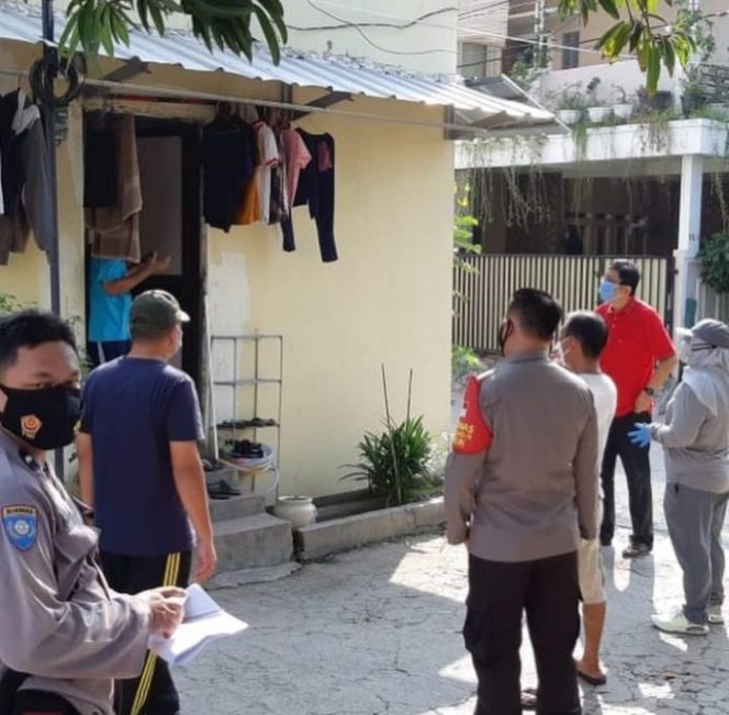 
 Camat Medan Satria dan Aparat Setempat Monitoring  Warga yang Tengah Isolasi Mandiri