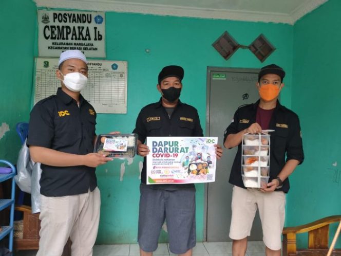 
 Buka Dapur Darurat Covid 19, IDC Berikan Makanan Siap Saji Kepada Para Isoman