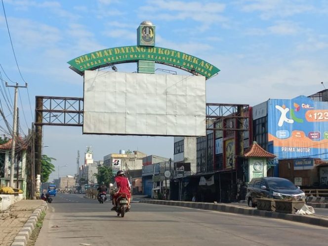 
 Arus Lalu Lintas di Sejumlah Ruas Jalan Menuju Kota Bekasi dan Sebaliknya Terpantau Lancar