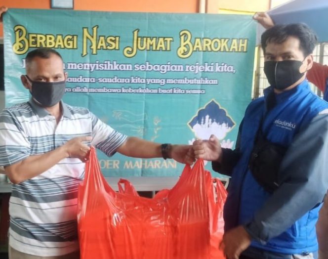 
 Dapoer Maharani Bantu Donasikan 100 Nasi Kotak untuk Warga Isoman di Bekasi