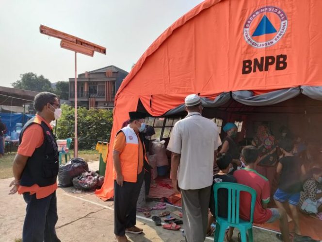
 Warga Korban Kebakaran Duren Jaya Ungkapkan Rasa Terima Kasih kepada Heri Koswara