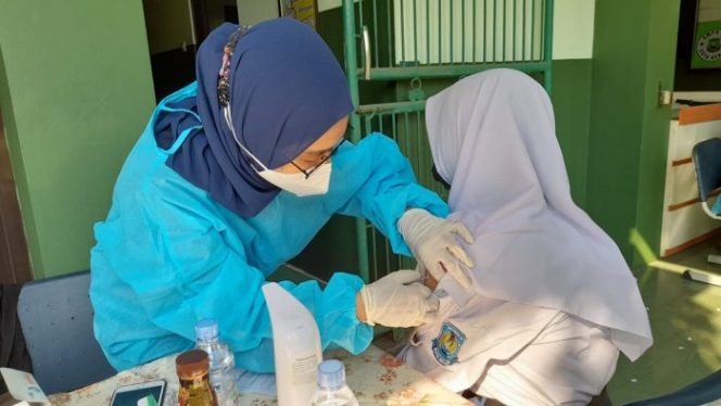 
 Kota Bekasi Laksanakan Vaksinasi Perdana untuk Pelajar di SMPN 42 Pejuang