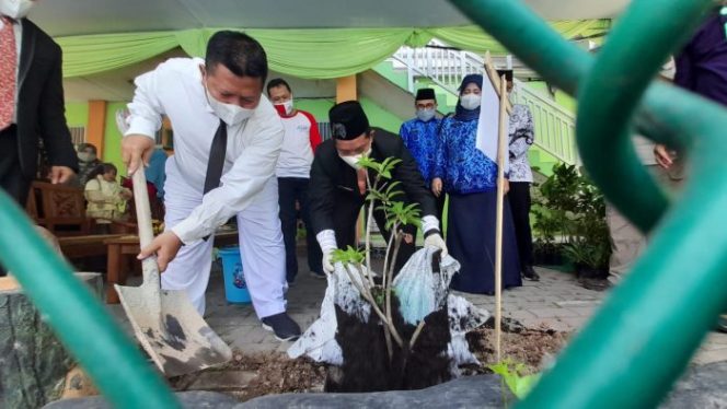 
 Hari Konservasi Alam Nasional Camat Tamara Ajak Masyarakat Ciptakan Bekasi Go Clean