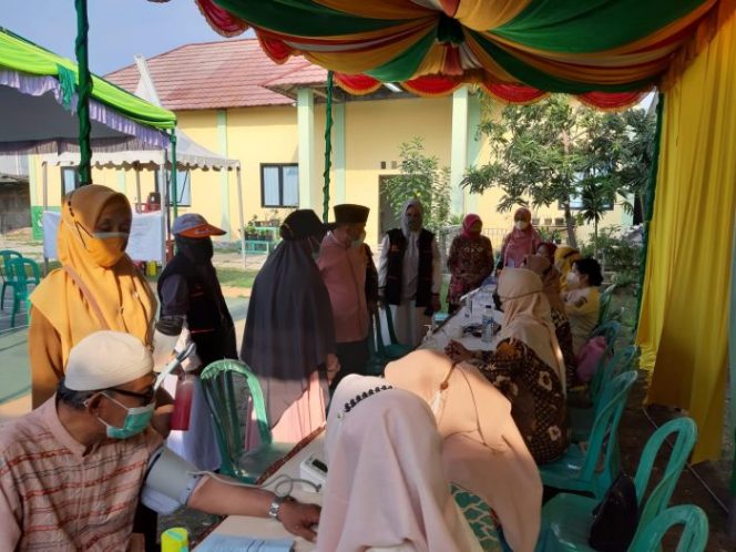 
 Tinjau Vaksinasi di Aren Jaya, Heri Koswara : Disipin dan Optimisme Masyarakat Bebas dari Covid Tinggi