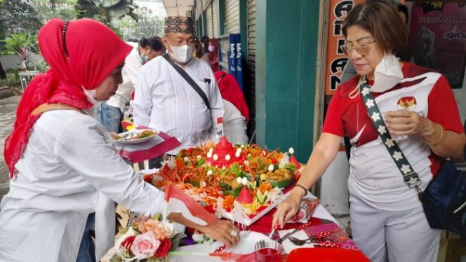 
 Semarakkan HUT Kemerdekaan Ke-76 RI, Warga Pemilik, Penghuni dan Pelaku Usaha Apartemen Center Point Gelar Lomba Tumpeng