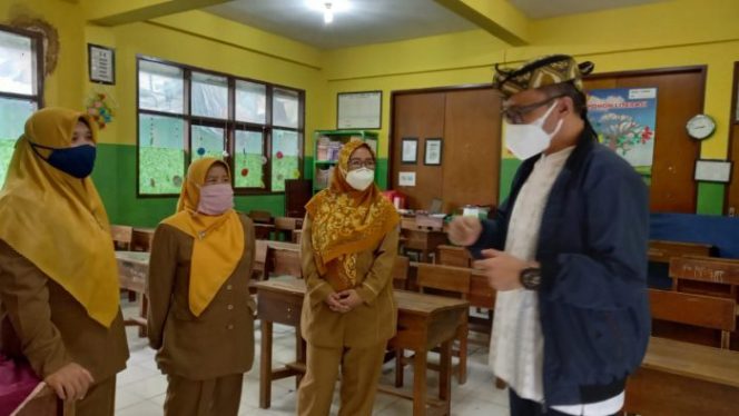 
 Sambut TA 2021/22 Ketua DPRD Kota Bekasi Kunjungi SDN Margahayu XII ; ‘Small Is Powerfull’