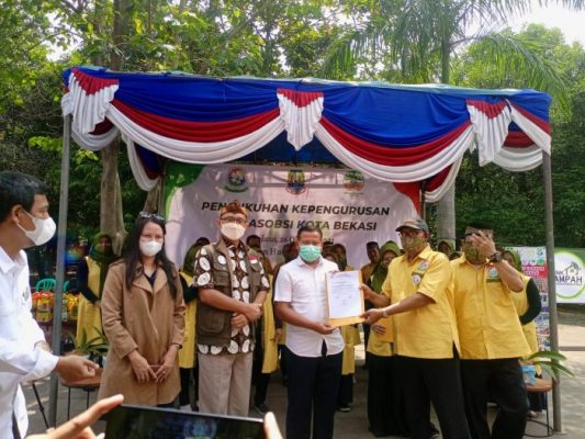 
 Hadiri Pelantikan DPD ASOBSI Kota Bekasi, Ketua DPRD : “Sampah Kita Jadi Tanggung Jawab Kita Bersama