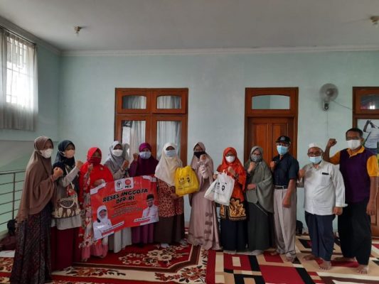
 Reses di Bekasi, Nur Azizah Temui Banyak Warga Terjebak Hutang Rentenir