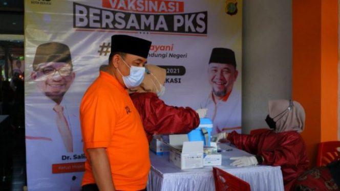 
 Heri Koswara Pantau Kegiatan Vaksinasi Dosis Kedua di DPD PKS Kota Bekasi