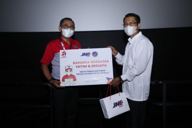 
 31 Tahun Komitmen Karyawan JNE Menjaga Tradisi Berbagi Untuk Yatim dan Dhuafa