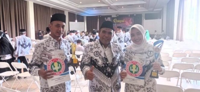 
 Guru di SDN Kayuringin Jaya XIX Bekasi Selatan Terima Penghargaan Guru Inovatif Jawa Barat 2021