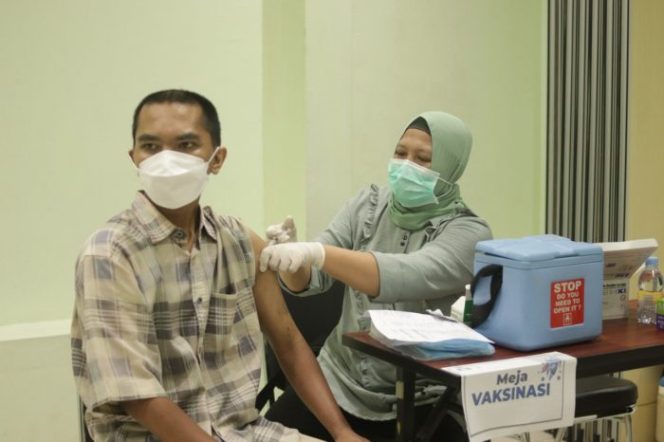 
 STIAMI Bekasi Adakan Vaksinasi Massal