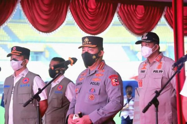 
 Kapolri dan Menkes RI Pantau Vaksinasi di Stadion Patriot Candrabhaga