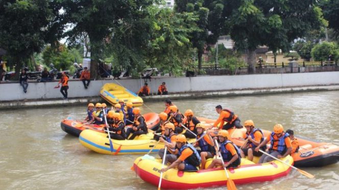 
 Meriahkan HUT ke-25 Kota Bekasi, Pemkot Bekasi Gelar Lomba Perahu Dayung