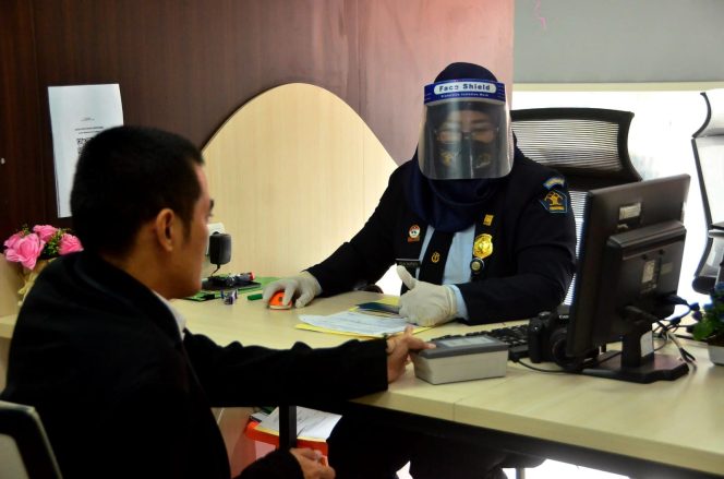 
 Pelayanan Paspor Melalui Aplikasi M-PASPOR di Imigrasi Bekasi