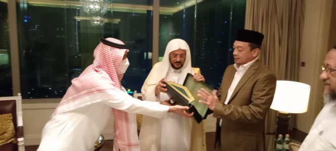 
 Menag Saudi Terima Kunjungan Alumni Madinah Islamic University dan Alumni Saudi Arabia Se-Indonesia