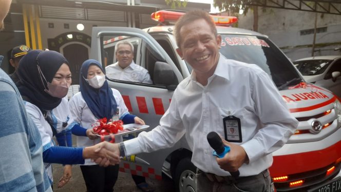 
 Brigjend TNI Purn Kemal Hendrayadi Salurkan Bantuan Ambulance untuk URC Satu Hati