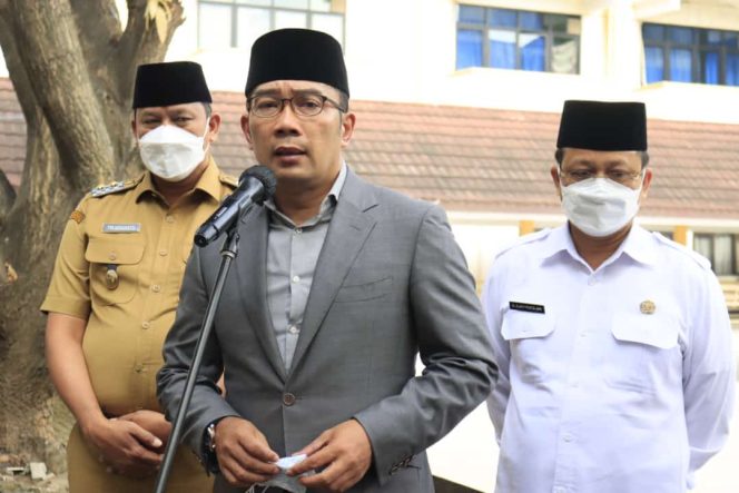 
 Gubernur Jabar dan PLT Walikota Bekasi Lepas Rombongan Haji