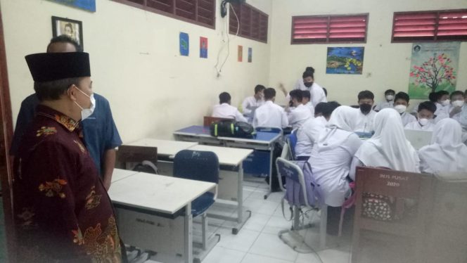 
 Ketua DPRD kota Bekasi Kembali Sidak, Kali ini SMPN 6 Pondokgede