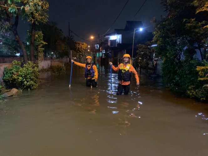 
 Curah Hujan Tinggi, Beberapa Wilayah di Kota Bekasi Terendam Banjir