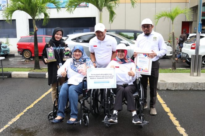 
 RSUD CAM Terima Bantuan Kursi Roda Dari Kitabisa.com