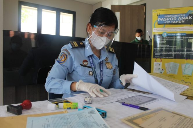 
 Warga Bisa Akses Pelayanan Paspor Melalui Aplikasi M-PASPOR di Imigrasi Bekasi