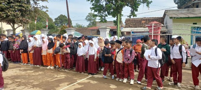 
 Gempa Mengguncang Saat Siswa SDN Kancanamulya Cianjur sedang Trauma Healing