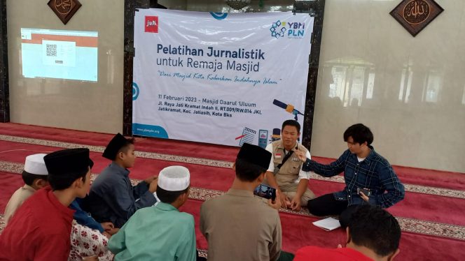 
 YBM PLN Gandeng Jufi Helat Pelatihan Jurnalistik untuk Remaja Masjid Darul Ulum