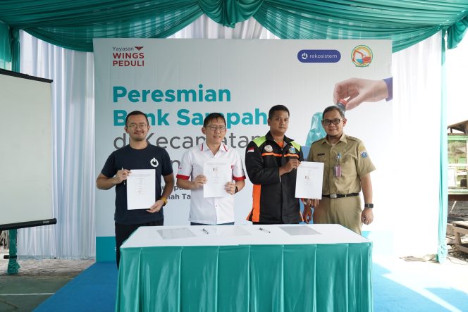 
 Yayasan WINGS Peduli Resmikan Bank Sampah dan Gelar Aksi Bersih Sungai untuk Peringati Hari Air bersama Dinas Lingkungan Hidup Jakarta dan Rekosistem