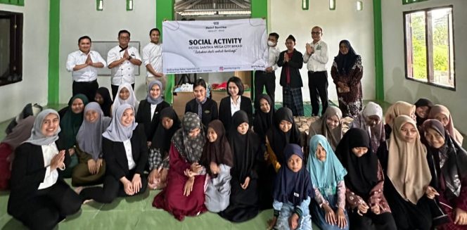 
 Hotel Santika Mega City Bekasi Salurkan Berkah Ramadan untuk Yatim Dhuafa dan Anak Terlantar