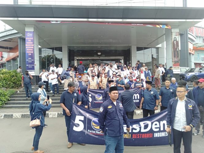 
 Daftarkan Bacaleg Jalan Kaki sejauh 1 Km Ke KPU, Partai NasDem Optimis Raih 9 Kursi DPRD Kota Bekasi