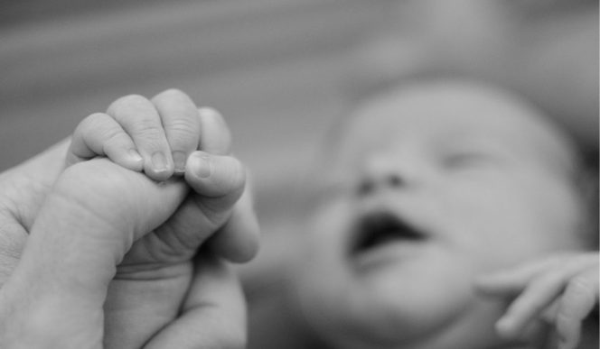 
 Perempuan Dari Bekasi Menjual Anak Berusia 14 Hari Untuk Melunasi Utang