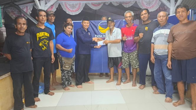 
 Ketua DPD NasDem Kota Bekasi Serahkan Bantuan Meja Tenis bagi Warga Bekasijaya