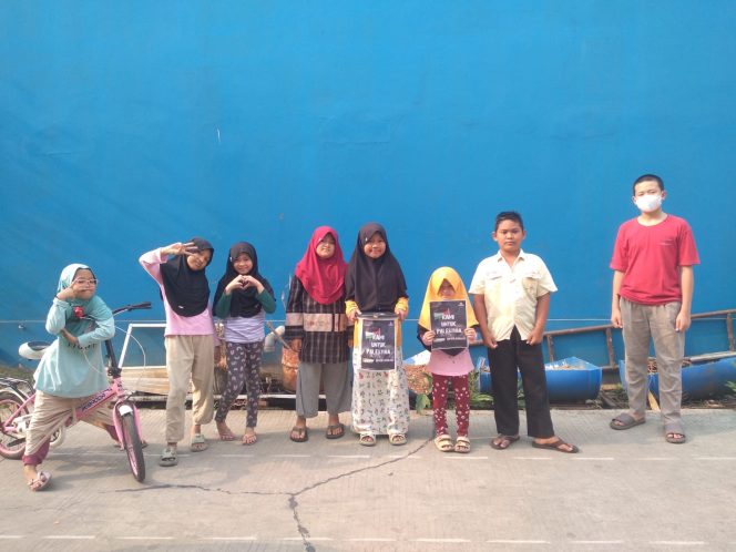 
 Aksi Mulia Anak-Anak Perumahan di Mustikajaya, Kumpulkan Donasi untuk Anak Gaza Palestina