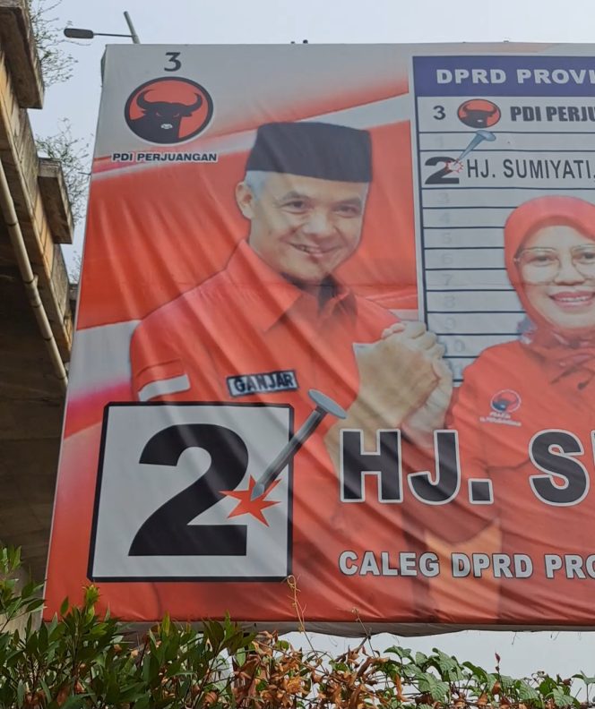 
 Peringatan Bawaslu Dicuekin, Baliho Caleg Langgar Aturan Di Depan Kantor Pemkot Bekasi