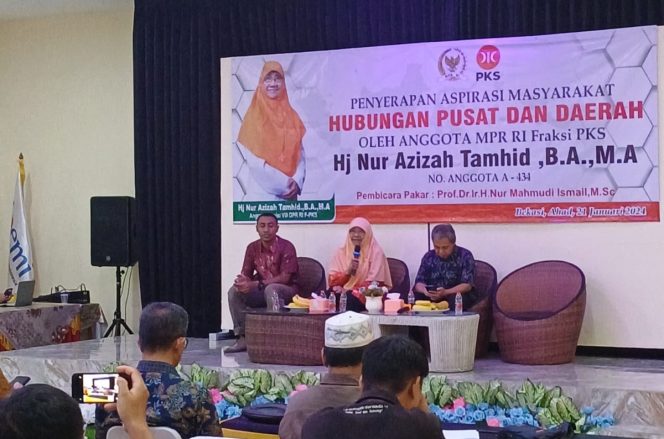 
 Legislator PKS Hj. Nur Azizah Tamhid Gelar Diskusi Publik Penyerapan Aspirasi Masyarakat Hubungan Pusat Dan Daerah