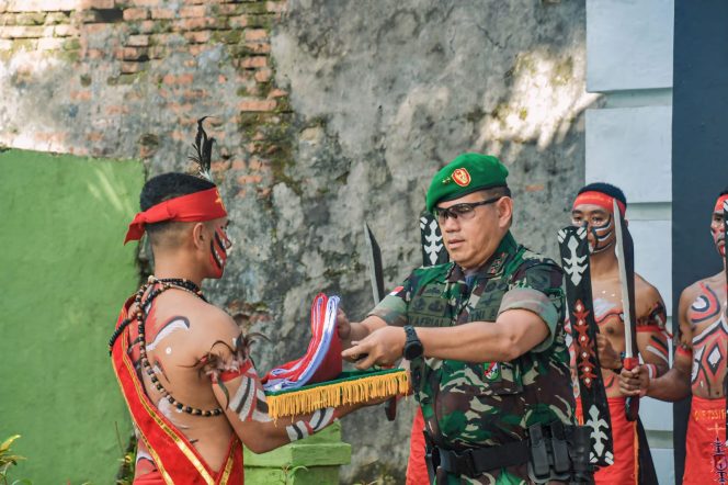 
 Peringati HUT Ke 67 Kodam XV/Pattimura Gelar Bhakti Sosial Di Panti Asuhan dan Ponpes