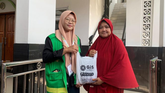 
 PT Arnott’s Indonesia Salurkan CSR Dua Ekor Sapi Qurban Lewat LAZGIS Peduli